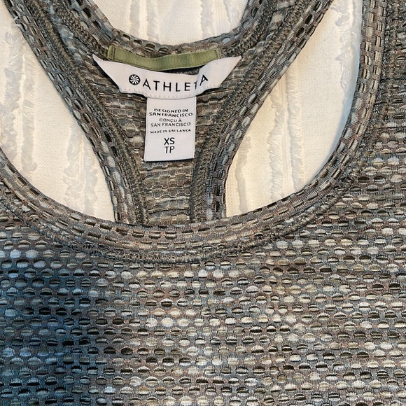 EUC Athleta Ultimate Scoop Tank - XS - Picture 5 of 9